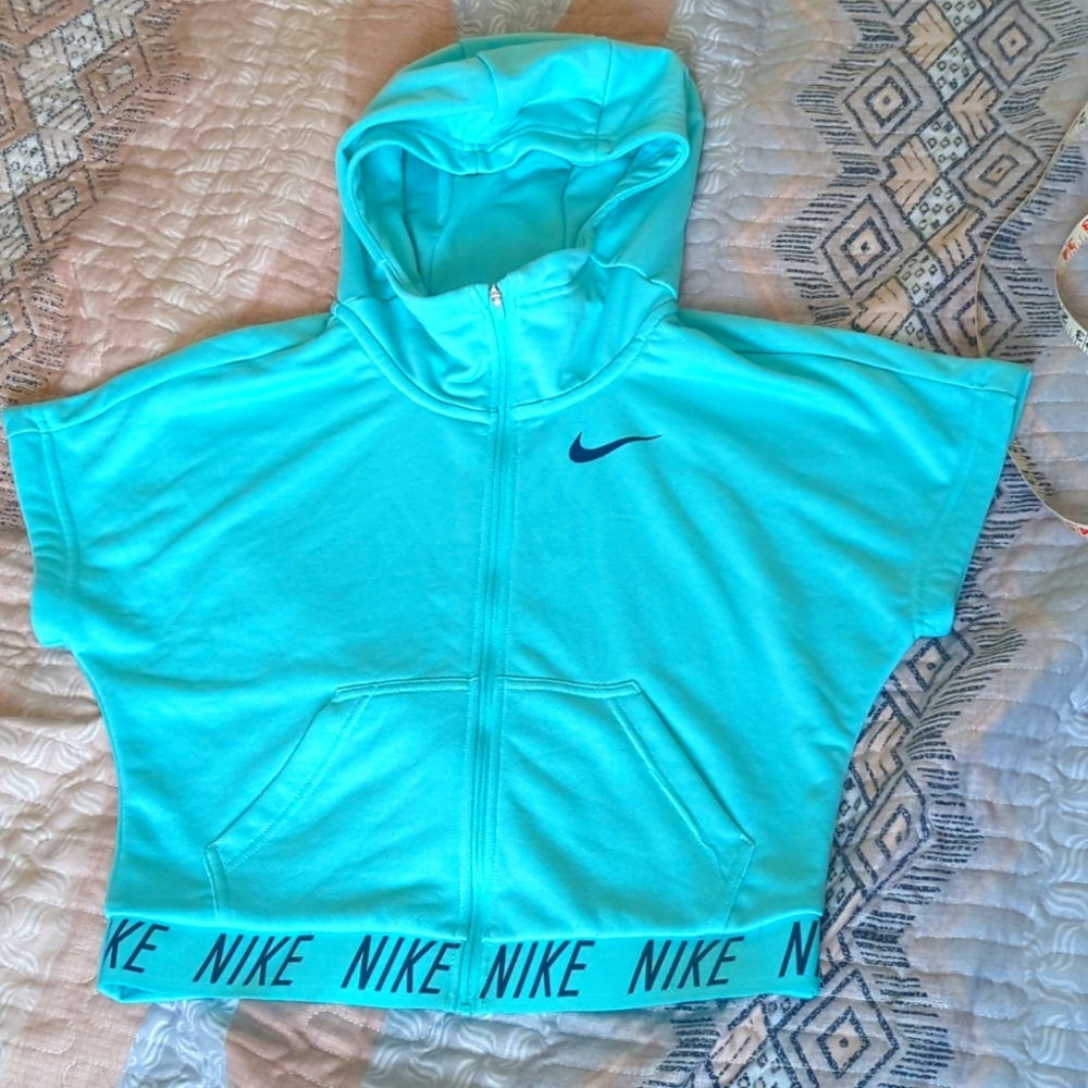 Nike medium crop top